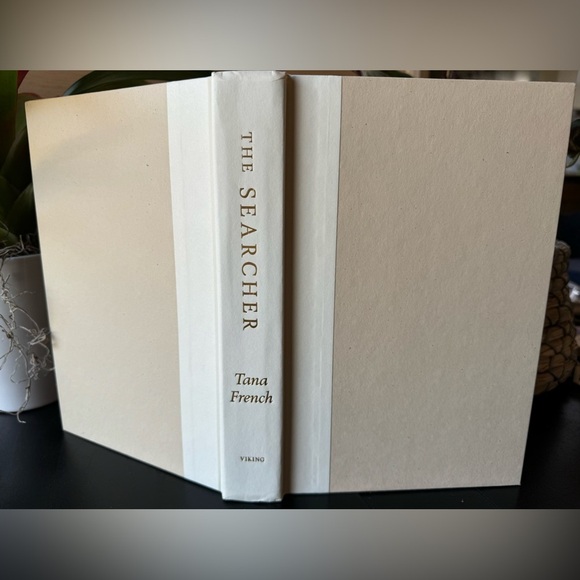 The Searcher by Tana French - Hardcover Book - EUC - Picture 7 of 11